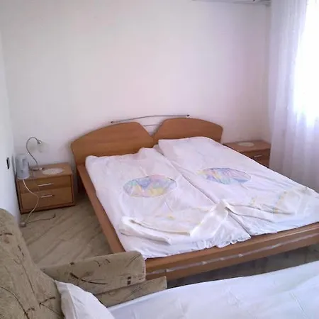 Farlalievi Πανσιόν